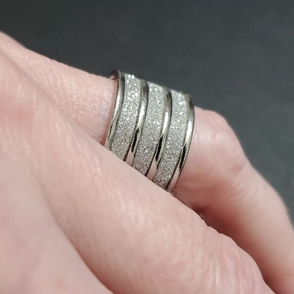 Silver tone sparkly ring size 6 - Picture 3 of 8